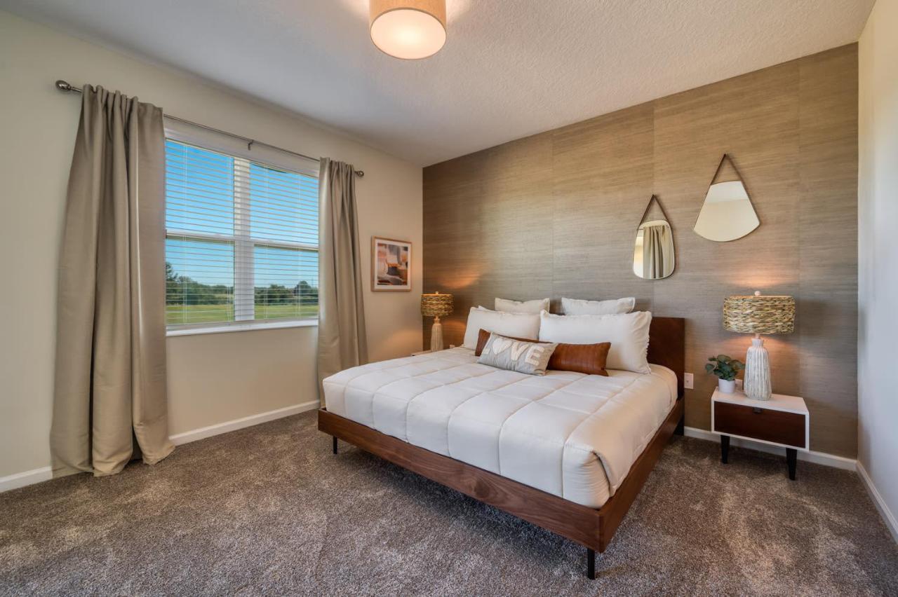 Pleasant Home With Lake View And Themed Bedroom Орландо Экстерьер фото